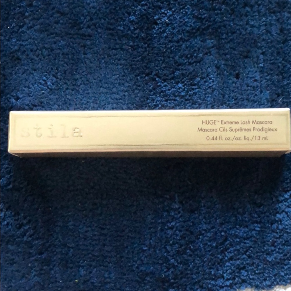Stila HUGE Extreme Lash Mascara